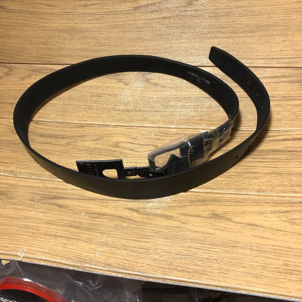 Mens' full grain black leather belt, buckle is silver size 42